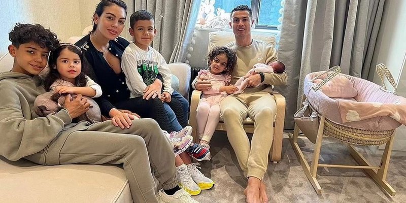 Gia đình đầy yêu thương của Cristiano Ronaldo